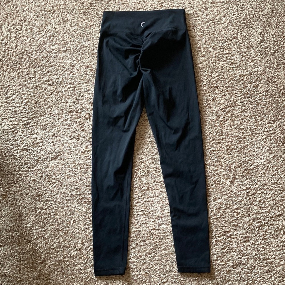 Zyia scrunchy leggings